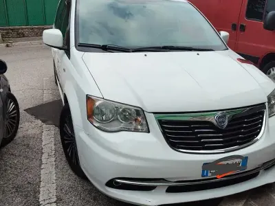 Usata Lancia Voyager 177 CV (130 kW) 2015 Bianco Monovolume
