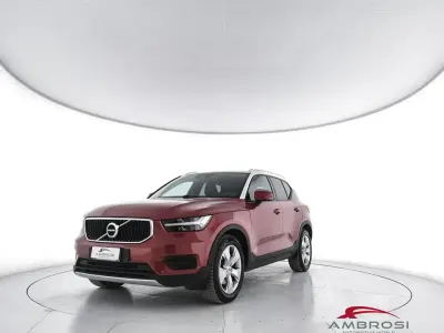 Usata Volvo XC40 Momentum 190 CV (139 kW) 2018 Rosso SUV