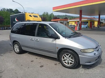 Usata Chrysler Voyager 116 CV (85 kW) 2000 Grigio Monovolume