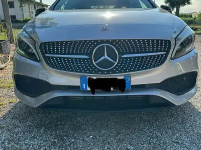 Usata Mercedes A200 Premium 136 CV (100 kW) 2017 Argento Utilitaria