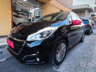 Usata Peugeot 208 Allure 83 CV (61 kW) 2019 Nero Utilitaria