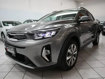 Używany Kia Stonic Style 83 KM (61 kW) 2024 Szary SUV