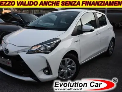 Usata Toyota Yaris Business Edition 73 CV (53 kW) 2020 Bianco pastello