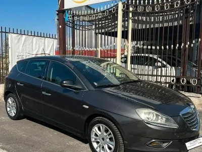 Usata Lancia Delta Gold 120 CV (88 kW) 2013 Grigio Utilitaria