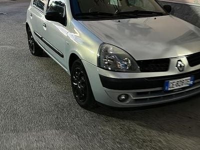 Usata Renault Clio II 58 CV (42 kW) 2001 Grigio Berlina