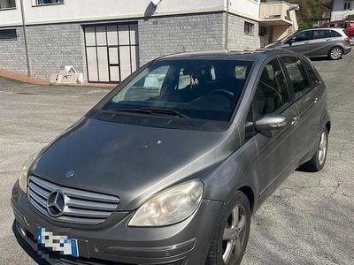 Begagnad Mercedes B200
