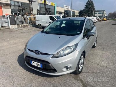 Usata Ford Fiesta Business Edition 70 CV (51 kW) 2012 Grigio Utilitaria