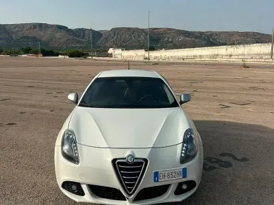 Usata Alfa Romeo Giulietta 105 CV (77 kW) 2012 Bianco Utilitaria