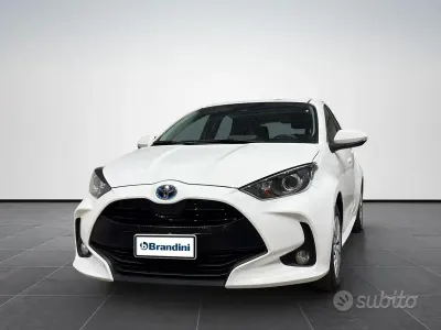 Usata Toyota Yaris Hybrid Business Edition 92 CV (67 kW) 2023 Bianco Berlina