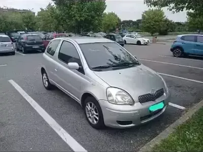 Usata Toyota Yaris 65 CV (47 kW) 2005 Grigio Utilitaria
