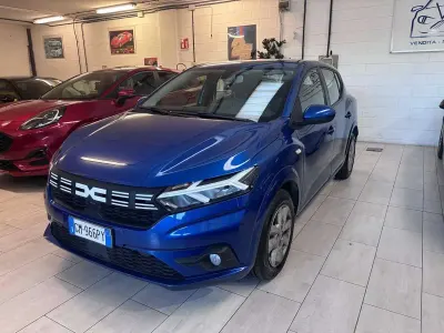 Usata Dacia Sandero Essentiel 101 CV (74 kW) 2023 Blu/azzurro Berlina