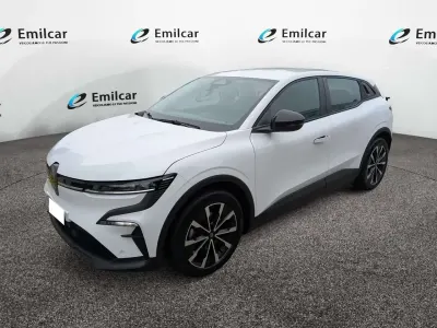 Usado Renault Megane E-Tech 55 kW (75 CV) 2023 Blanco SUV
