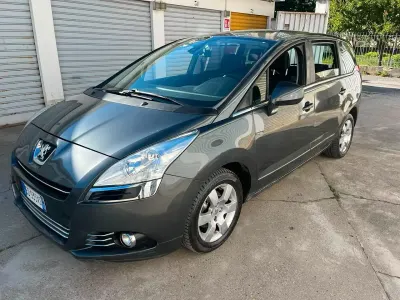 Usata Peugeot 5008 119 CV (87 kW) 2010 Grigio Monovolume
