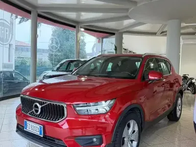 Usata Volvo XC40 R-Design 150 CV (110 kW) 2020 Rosso SUV
