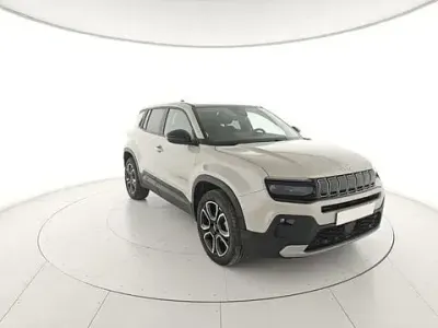 Usata Jeep Avenger Summit 101 CV (74 kW) 2025 Beige SUV