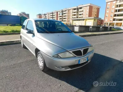 Usata Lancia Ypsilon 80 CV (58 kW) 2002 Utilitaria