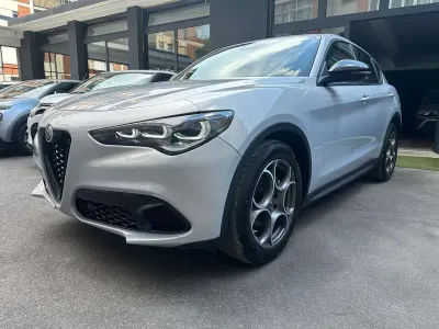 Usata Alfa Romeo Stelvio Sprint 160 CV (117 kW) 2024 61q bianco lunare SUV