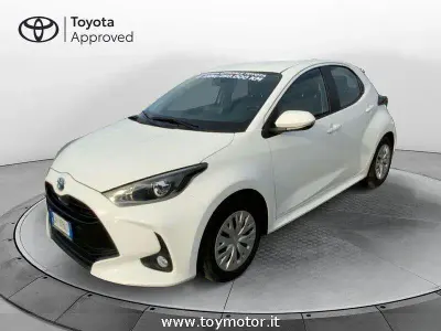 Usata Toyota Yaris Active 116 CV (85 kW) 2022 Bianco Utilitaria