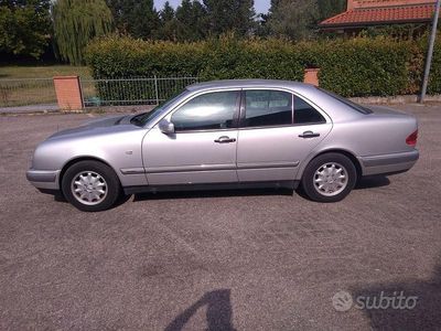 Usata Mercedes E250 Elegance 1996 Berlina
