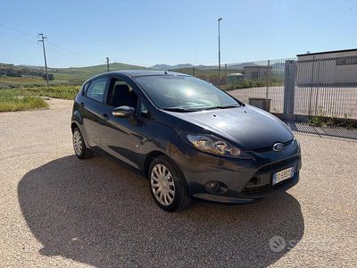 Usata Ford Fiesta 95 CV (69 kW) 2010 Blu Berlina