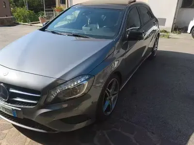 Usata Mercedes A200 136 CV (100 kW) 2012 Grigio Utilitaria