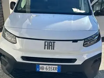 Usata Fiat Doblò 131 CV (96 kW) 2025 Bianco Monovolume