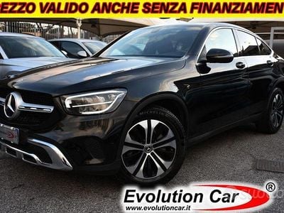 Usata Mercedes GLC300 245 CV (180 kW) 2022 Nero metallizzato Coupé