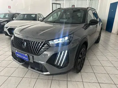 Usata Peugeot 2008 GT 131 CV (96 kW) 2024 Grigio scuro SUV