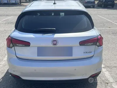 Usata Fiat Tipo 120 CV (88 kW) 2017 Grigio Berlina