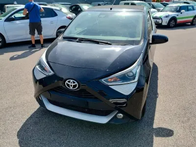 Usata Toyota Aygo Connect Style 72 CV (52 kW) 2020 Nero Utilitaria