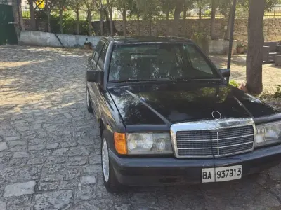 Usata Mercedes 190 122 CV (89 kW) 1984 Nero Berlina
