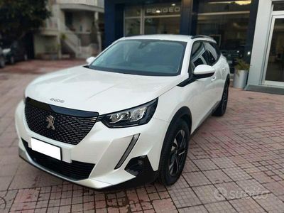 Usata Peugeot 2008 Allure 130 CV (95 kW) 2022 Bianco SUV