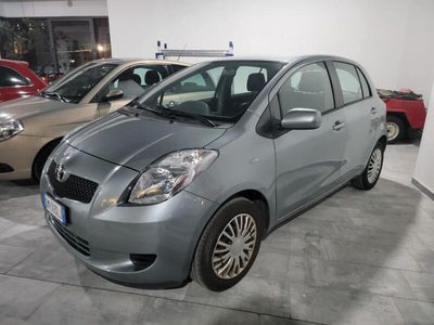 usata Toyota Yaris 1.0 5p Neopatentati