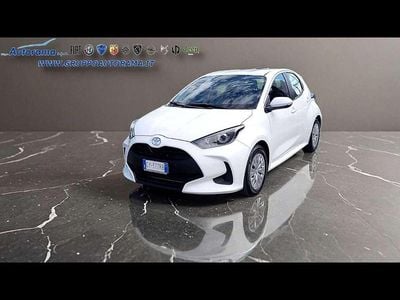 Usata Toyota Yaris Hybrid Active 92 CV (67 kW) 2025 Bianco Berlina