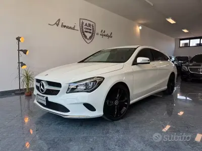 Usata Mercedes CLA180 Shooting Brake Sport Edition 109 CV (80 kW) 2017 Bianco pastello Station wagon