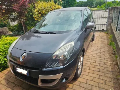 Usata Renault Scenic E-Tech Dynamique 131 CV (96 kW) 2010 Grigio Monovolume