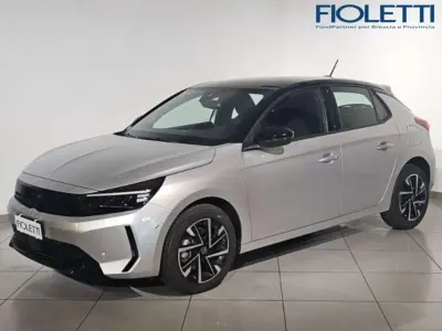 Usata Opel Corsa GS Line 101 CV (74 kW) 2025 Argento Utilitaria
