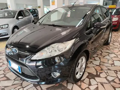 Usata Ford Fiesta Titanium 70 CV (51 kW) 2012 Nero Berlina