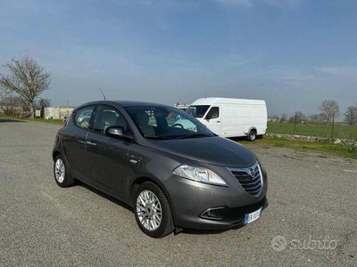 usata Lancia Ypsilon 1.2 69 CV 5 porte Silver