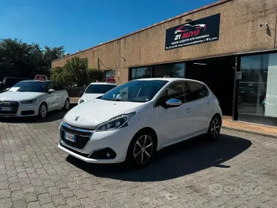 Usata Peugeot 208 Allure 75 CV (55 kW) 2016 Bianco Utilitaria