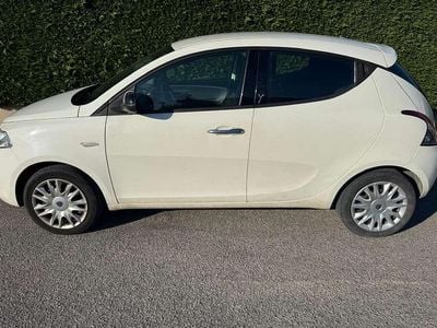 Usado Lancia Ypsilon Silver 69 HP (50 kW) 2012 Citadino