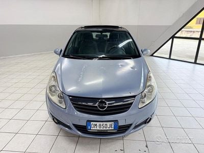Usata Opel Corsa Cosmo 80 CV (58 kW) 2008 Grigio Berlina