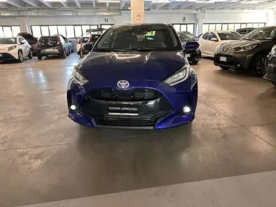 Usata Toyota Yaris Hybrid Trend 92 CV (67 kW) 2024 Dark blu Berlina