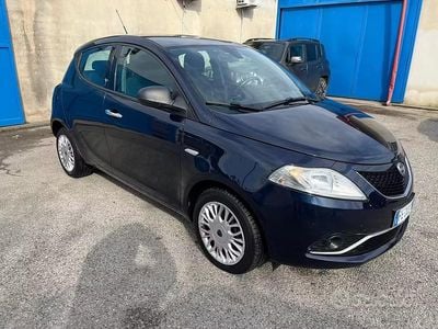 Usata Lancia Ypsilon 69 CV (50 kW) 2016 Blu Utilitaria