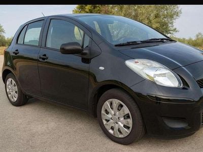 Usata Toyota Yaris Eco 69 CV (50 kW) 2010 Nero Berlina