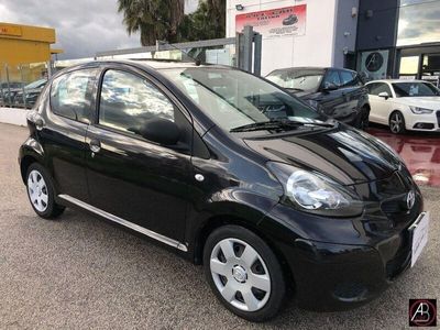 usata Toyota Aygo -- 1.0 5 porte - NEOPATENTATI -