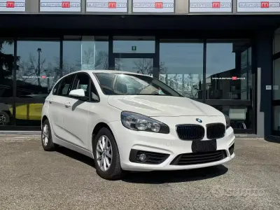 Begagnad BMW 218 Active Tourer Advantage 136 HK (100 kW) 2016 Vit Minibuss