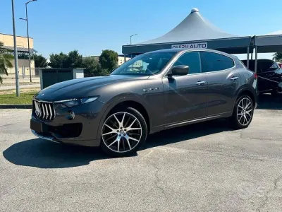 Usata Maserati Levante 275 CV (202 kW) 2017 Grigio SUV