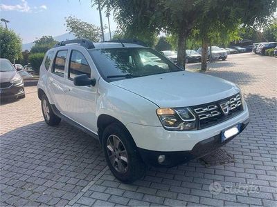 Usata Dacia Duster Lauréate 110 CV (80 kW) 2014 Bianco SUV