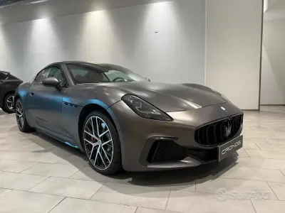 Usata Maserati Granturismo 550 CV (404 kW) 2023 Grigio Coupé